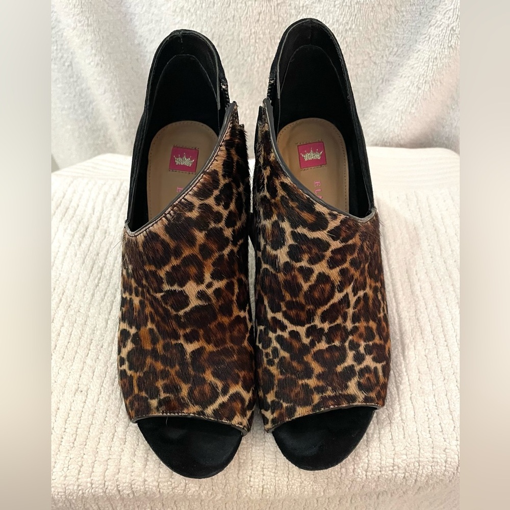 Elaine Turner “Evie” Bootie, Cheetah Haircalf, Peep Toe with Side Zip, Size 6